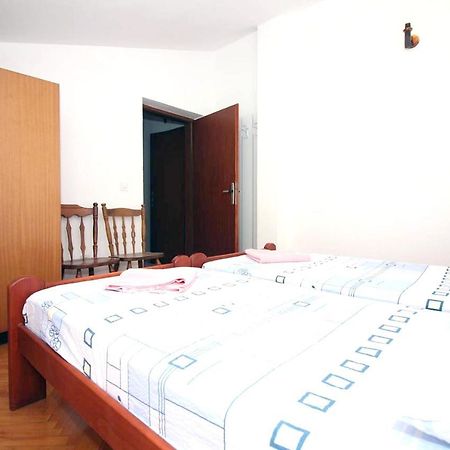 Charming Apartment In Tisno With 2 Bedrooms And Air Conditioning Eksteriør billede