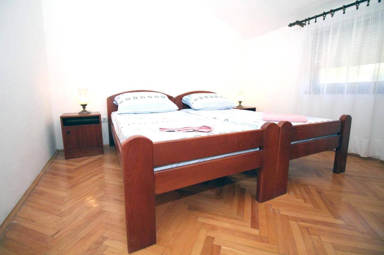 Charming Apartment In Tisno With 2 Bedrooms And Air Conditioning Eksteriør billede