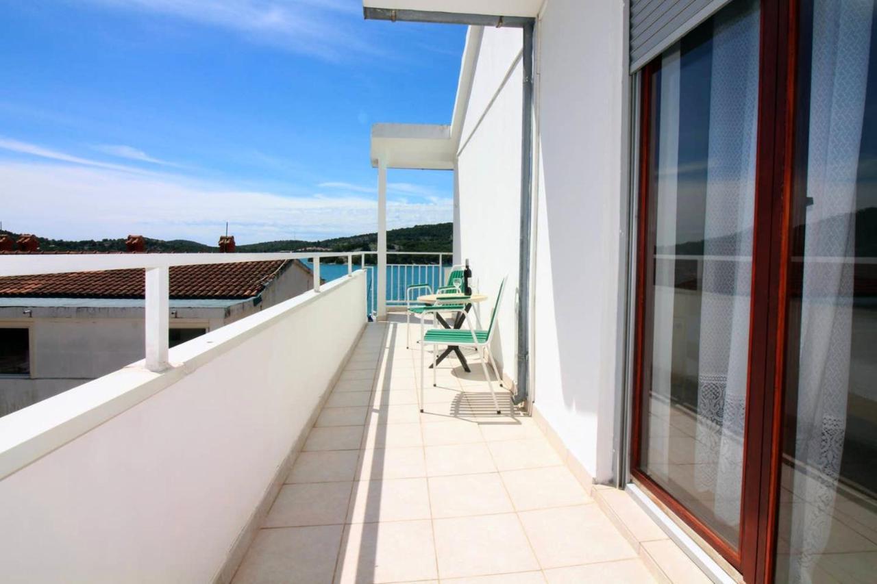 Charming Apartment In Tisno With 2 Bedrooms And Air Conditioning Eksteriør billede