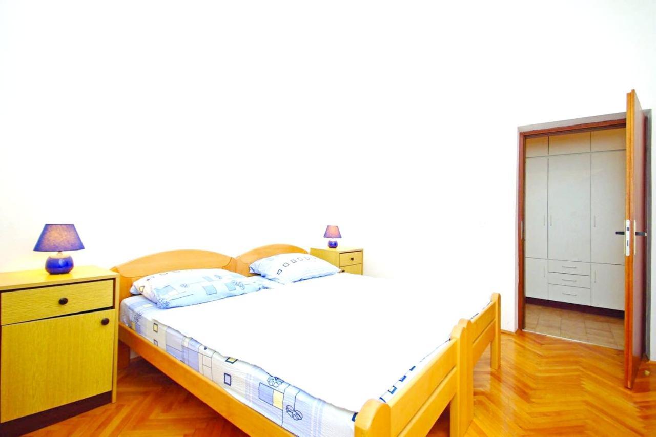 Charming Apartment In Tisno With 2 Bedrooms And Air Conditioning Eksteriør billede