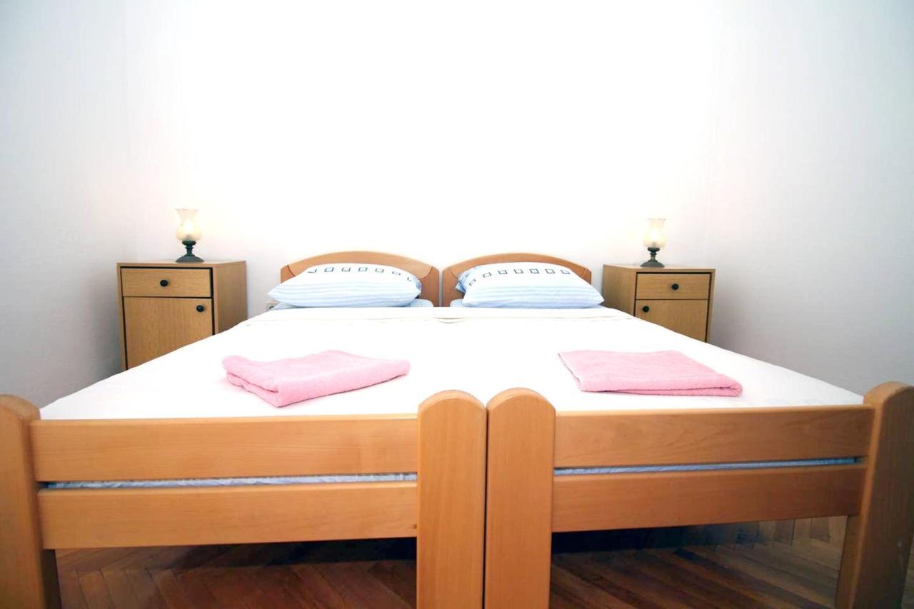 Charming Apartment In Tisno With 2 Bedrooms And Air Conditioning Eksteriør billede