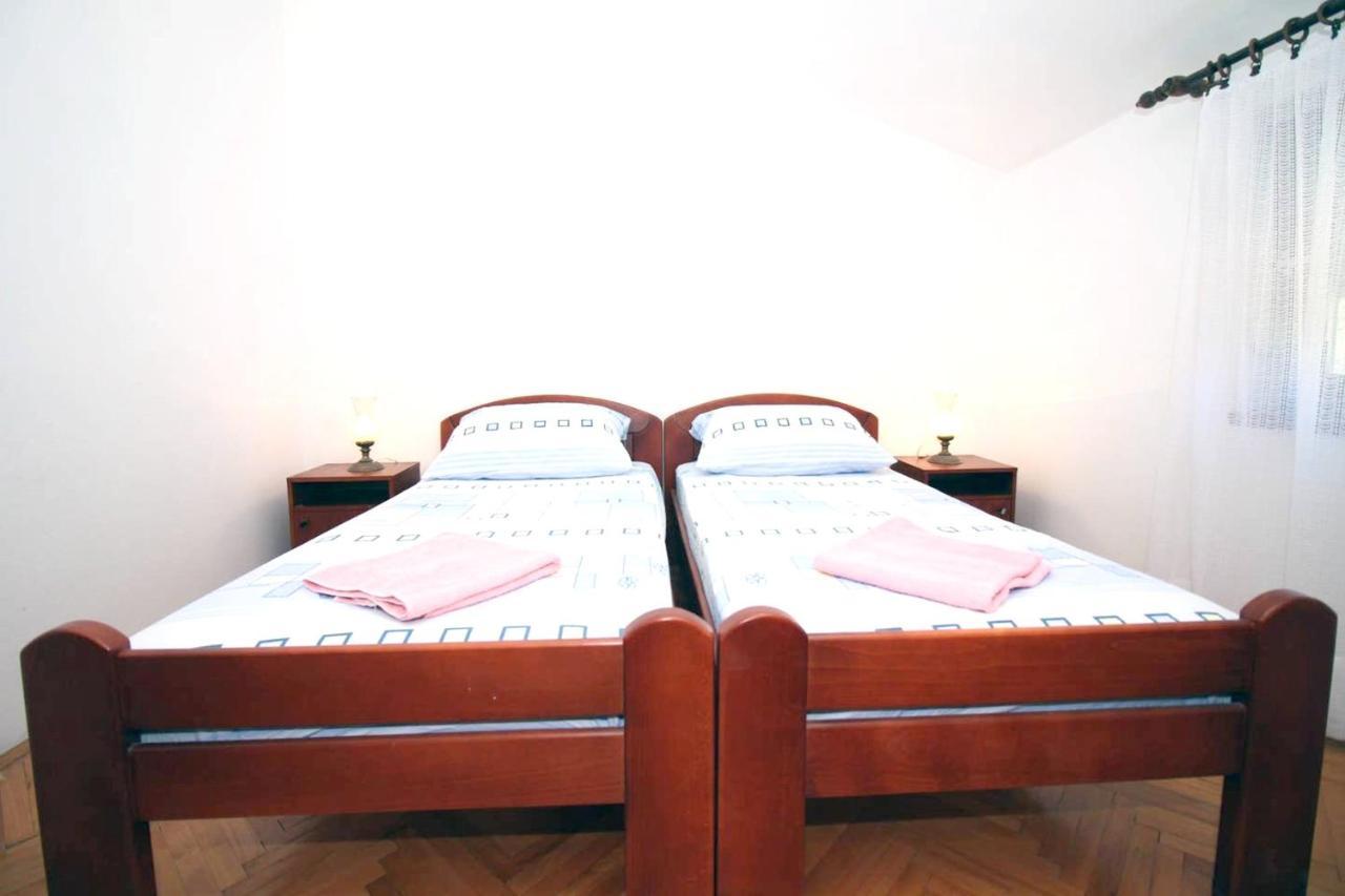 Charming Apartment In Tisno With 2 Bedrooms And Air Conditioning Eksteriør billede